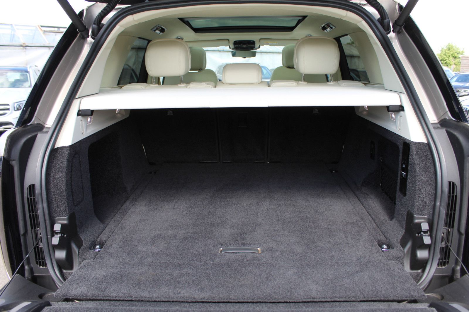 Land Rover Range Rover HSE D 300+Panoramad.+AHK+HUD+22 Zoll foto 14