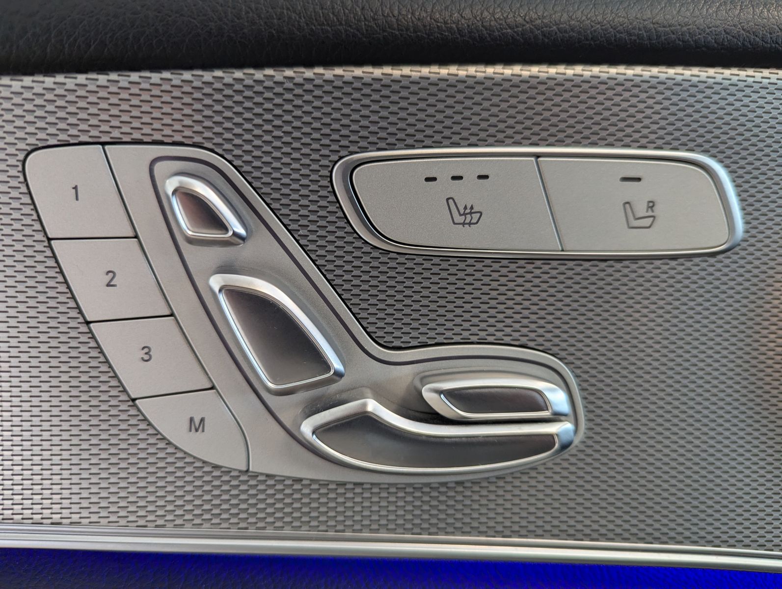 MERCEDES-BENZ E 220 d AMG StHz. Multibeam 360° Memory AHK 19" - Image 24