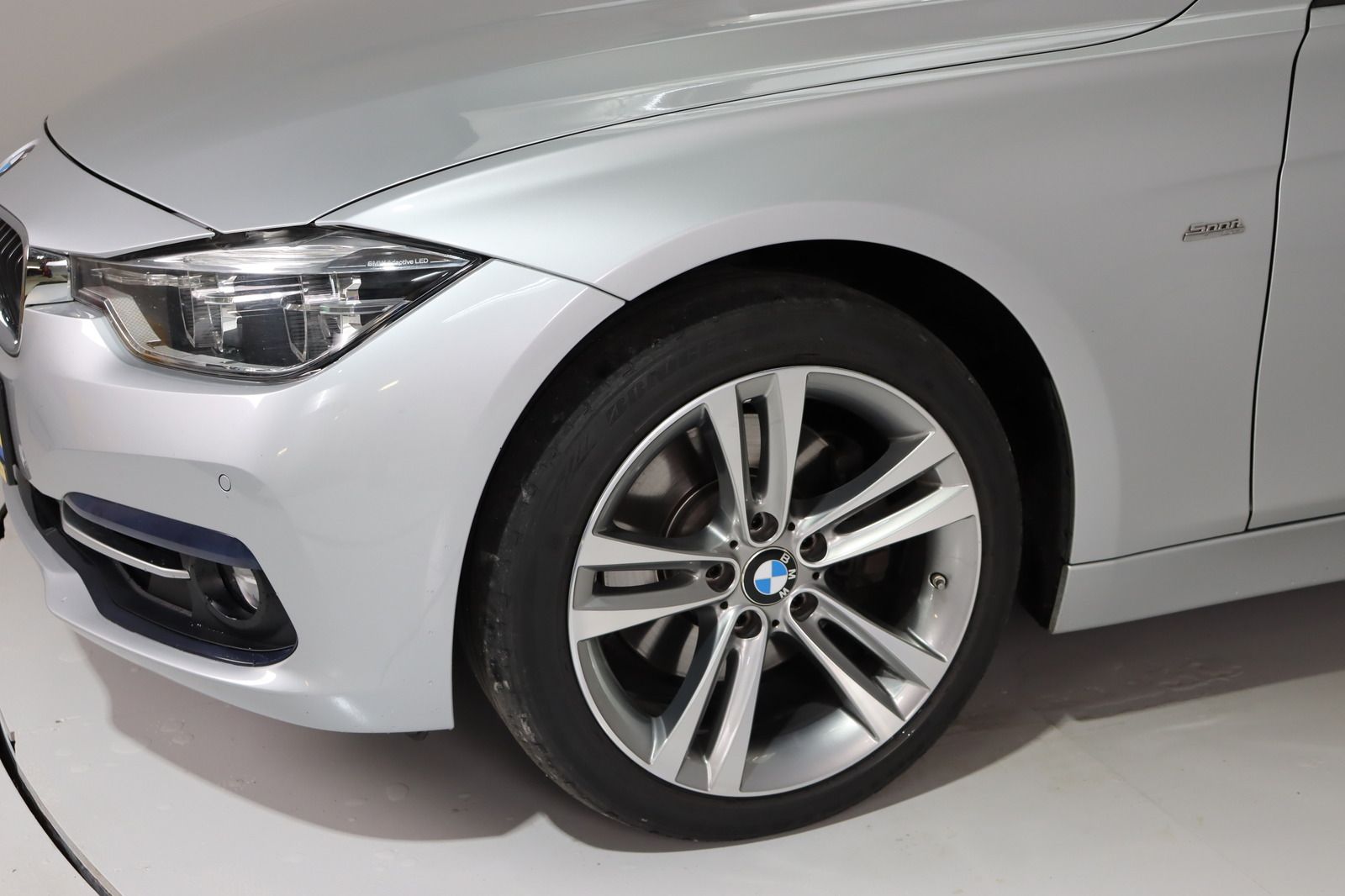 Fahrzeugabbildung BMW 330 d xDrive Sport Line LCI * HUD * LED * Pano