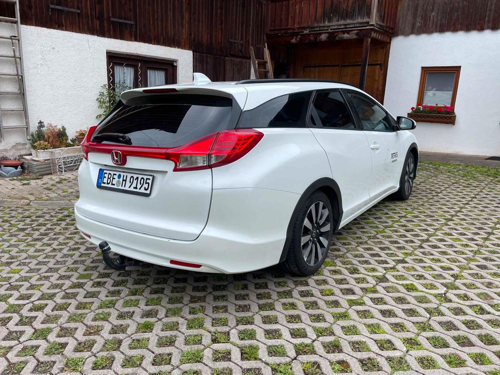 Opel Astra 2015 — interior