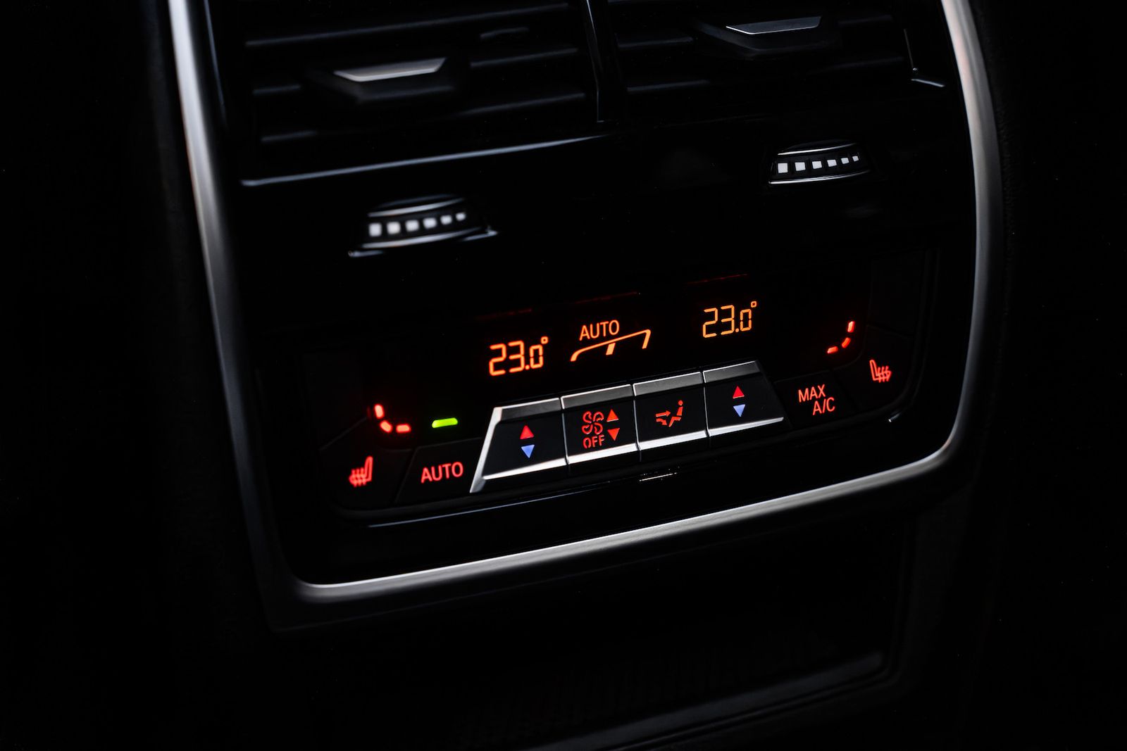 Fahrzeugabbildung BMW X5 40d xDrive M-SPORT PRO|AHK|CARBON|LUFT|ICONIC