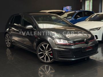 Volkswagen Golf - 1