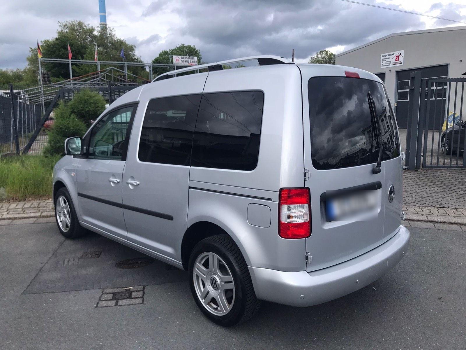 Volkswagen Caddy 2010 — rear view