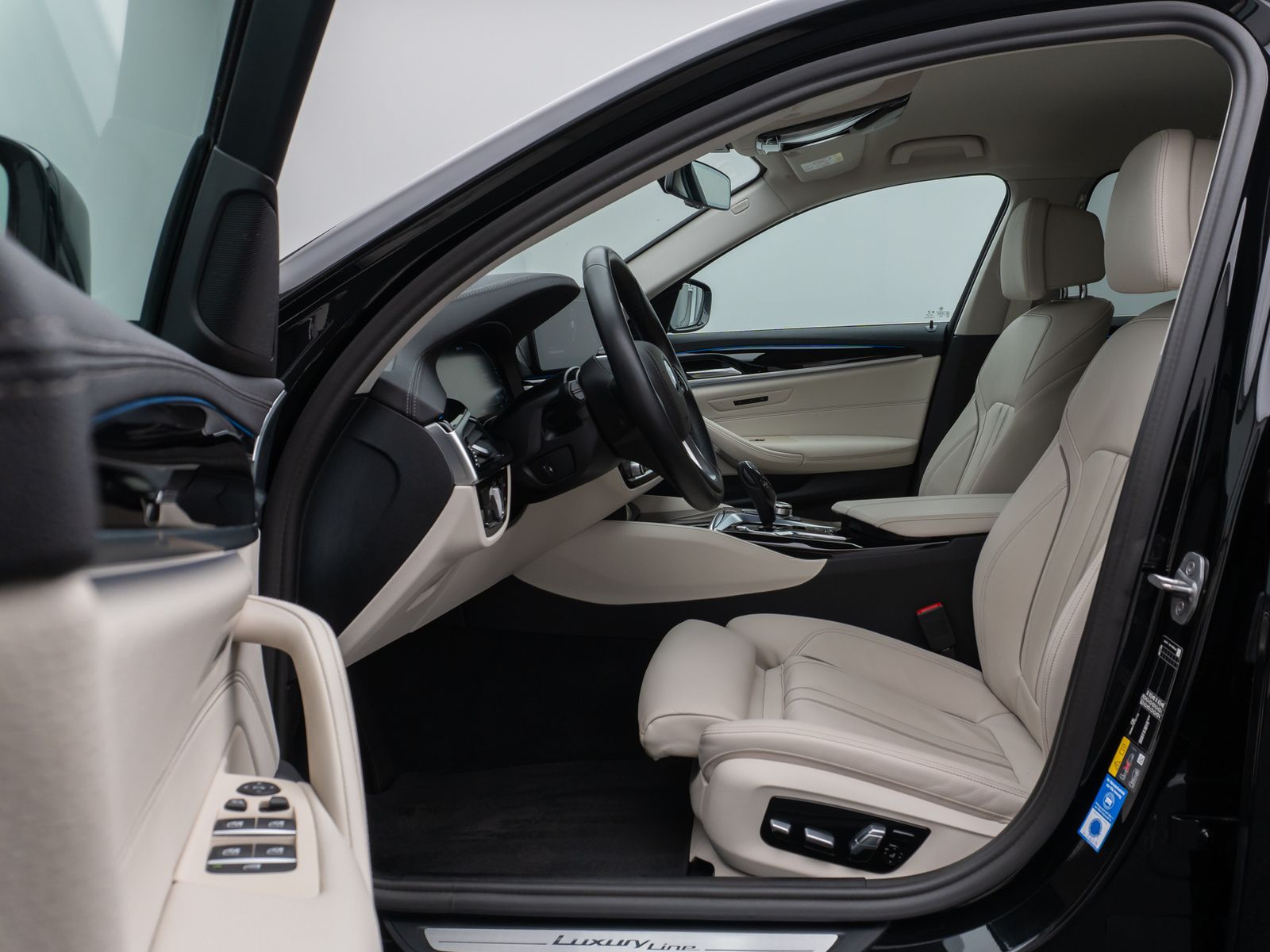 Fahrzeugabbildung BMW 530e xD Luxury Line KameraHUD DAB HiFi Komfort
