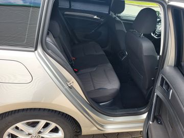 Volkswagen Golf - 8