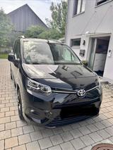 Toyota Proace City 1,2-l-Turbo 96kW L2 Team Deutsch... - schwarze Toyota PROACE CITY