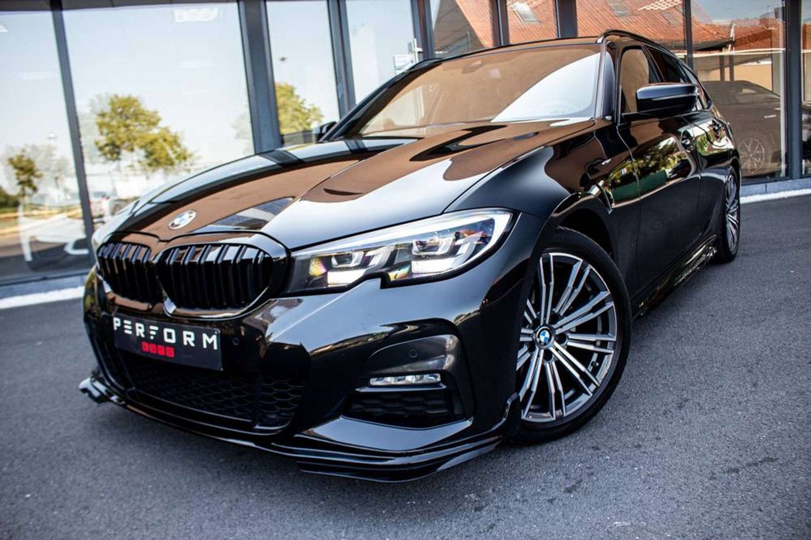 BMW 320 iAS*TOURING*M-PACK*TREKHAAK*AMBIENT LIGHT* imagem 2