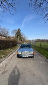 Mercedes-Benz 230 W123 Oldtimer mit H-Kennzeic - Mercedes-Benz 230: Limousine