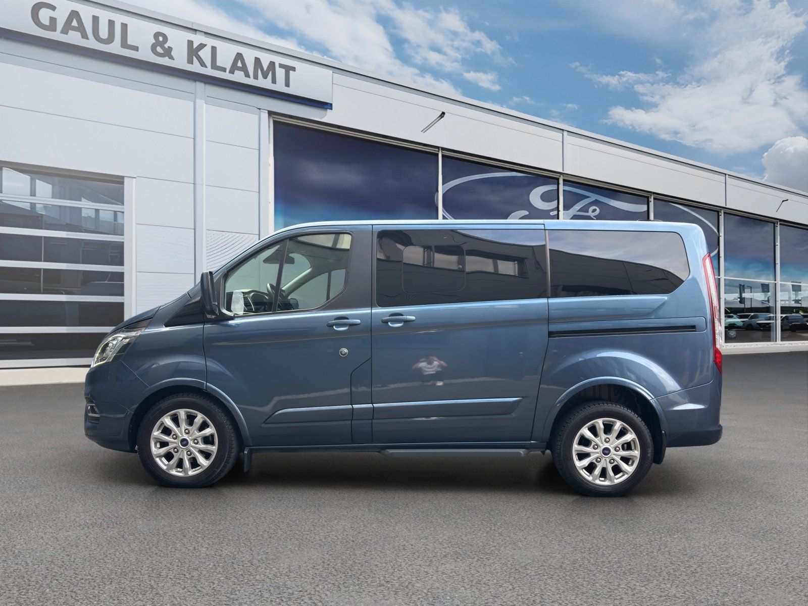 Fahrzeugabbildung Ford Tourneo Custom 2.0 TDi 320 L1 Titanium