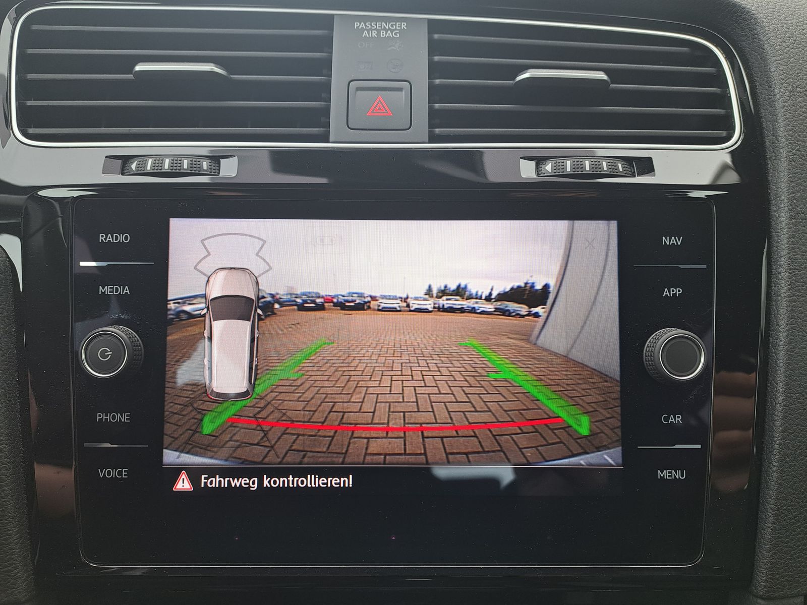 Fahrzeugabbildung Volkswagen Golf 2x R-LINE 1.5TSI DSG LED DYNAUDIO-SOUND ACC