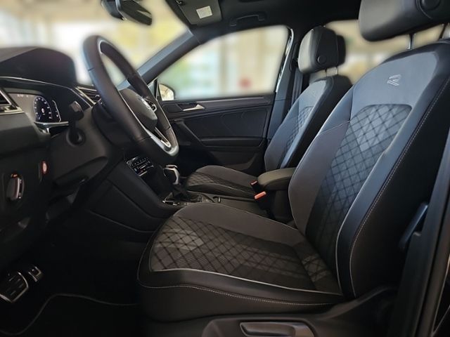 Fahrzeugabbildung Volkswagen Tiguan Allspace 2.0 TDI 4M DSG R-Line PANO MATRI