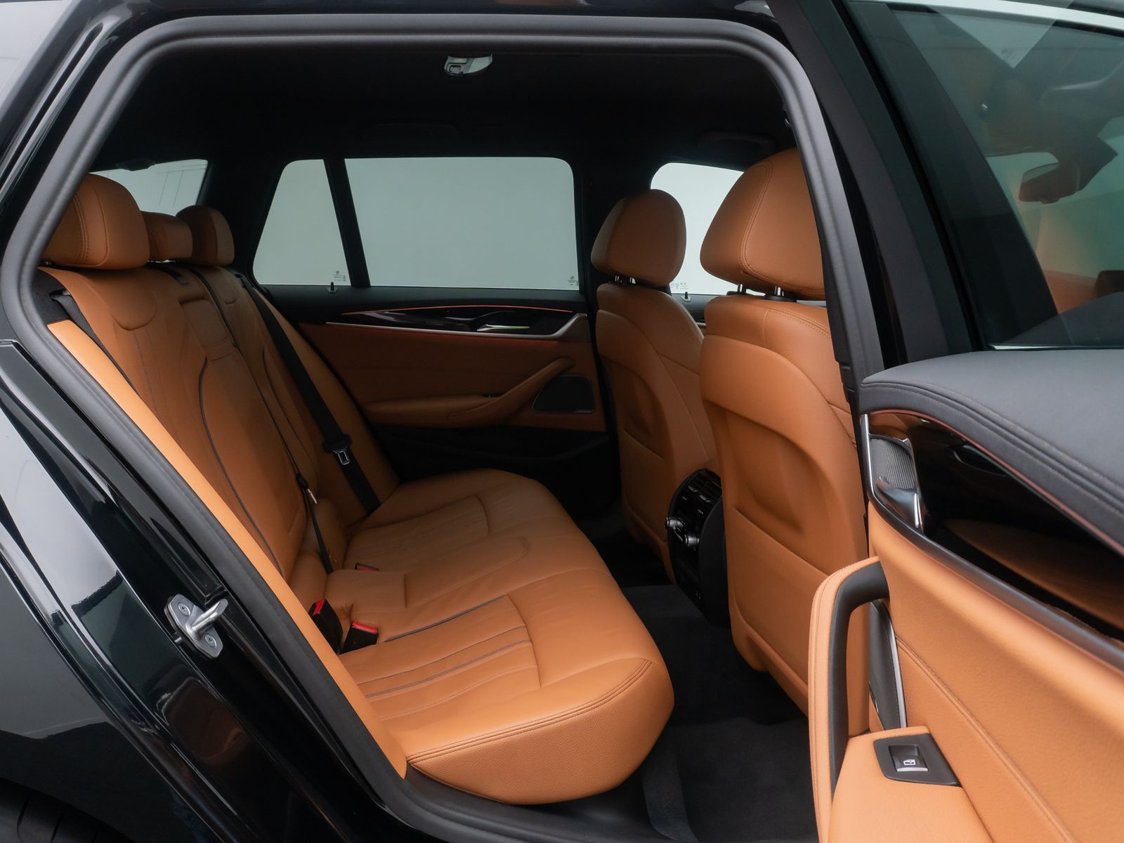 Fahrzeugabbildung BMW 530d Luxury Line HUD Kamera AHK Alarm Laser H/K