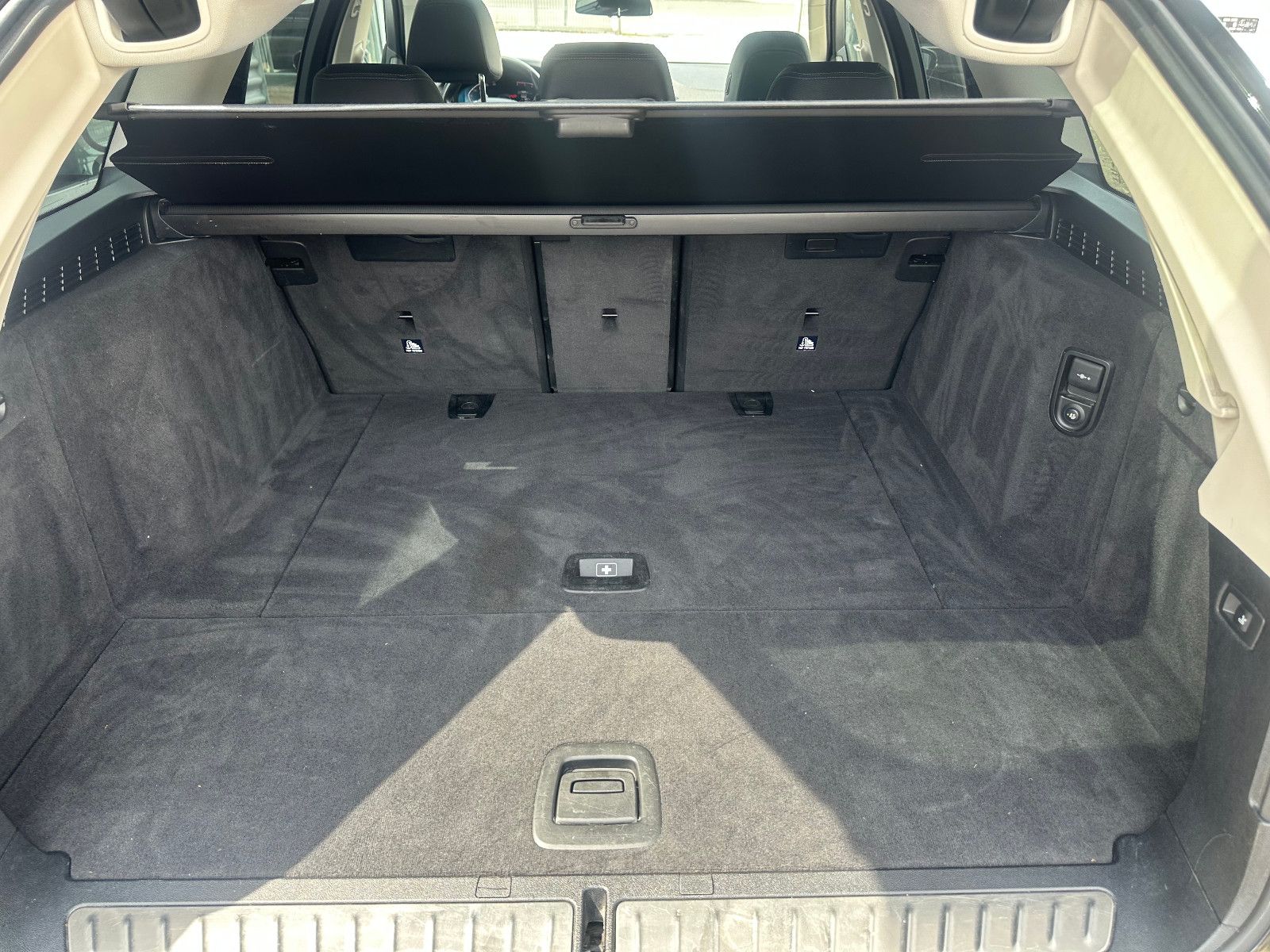 Fahrzeugabbildung BMW 530 d TOURING LUXURY LINE*AHK+PANO+MOD.2020*