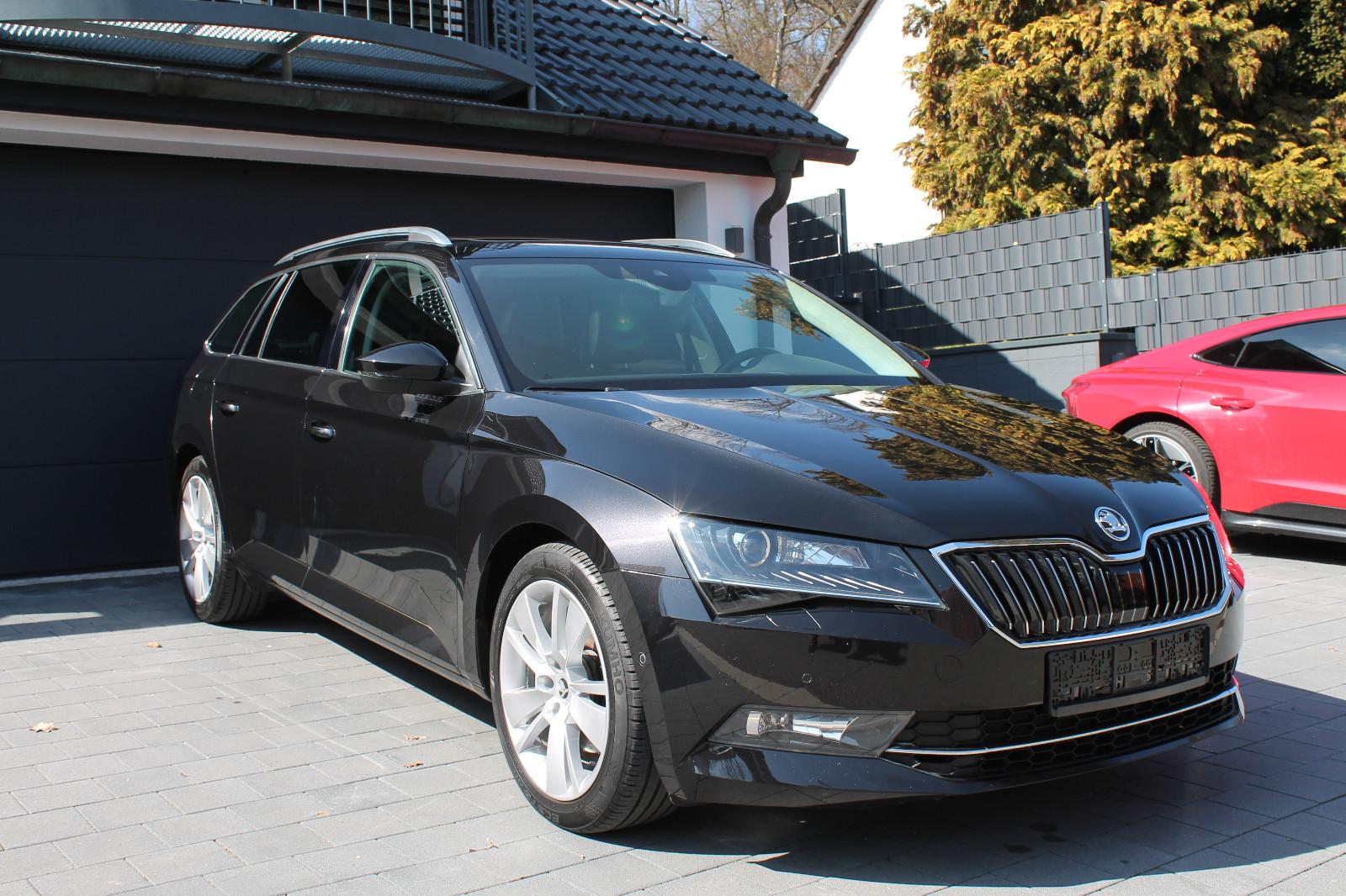 Skoda Superb Combi III Style Leder  DAB NAV AHK