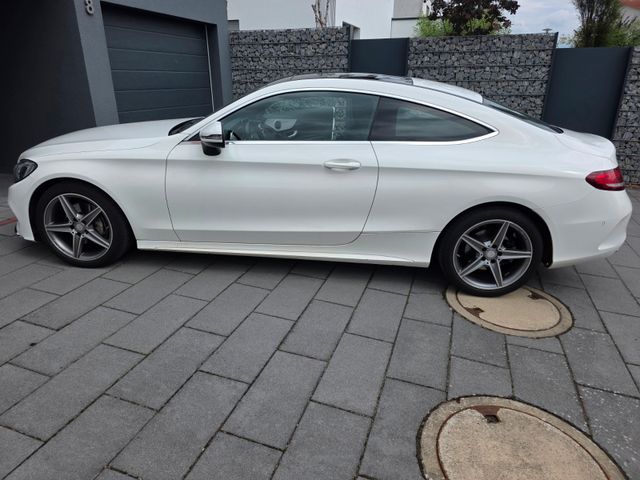 MERCEDES-BENZ C 180 AMG Line PANO KAMERA EINPARKHILFE 