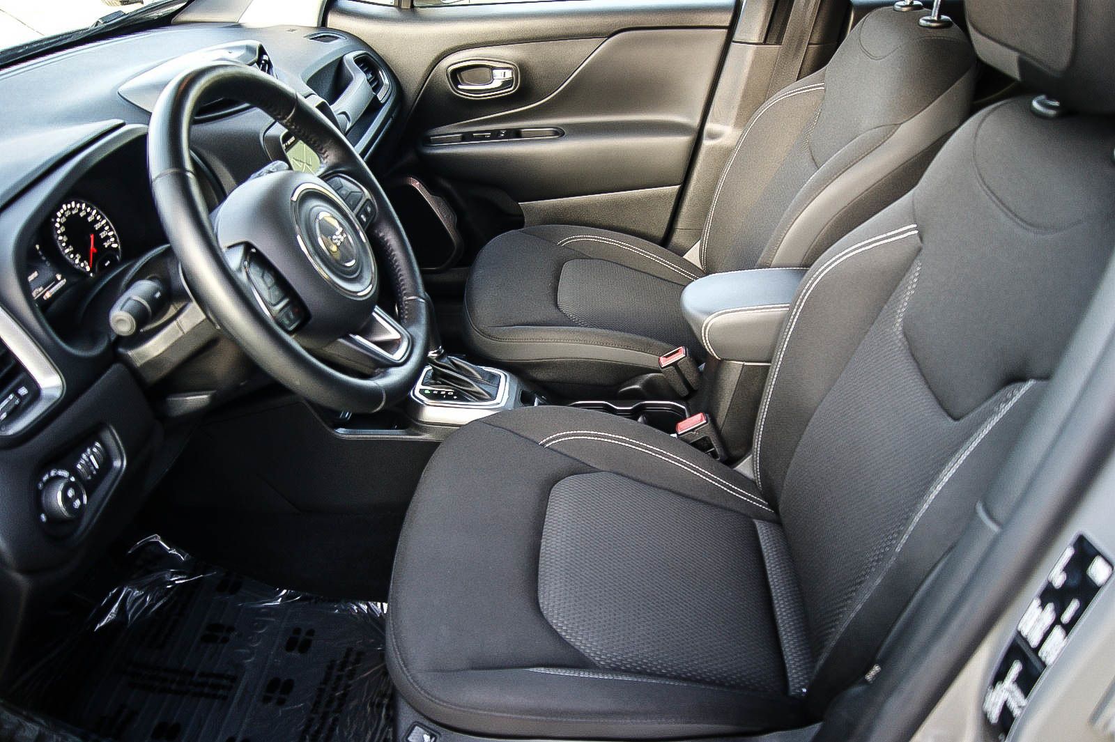 Fahrzeugabbildung Jeep Renegade 1.3 T-GDI Limited FWD KENWOOD PANORAMA