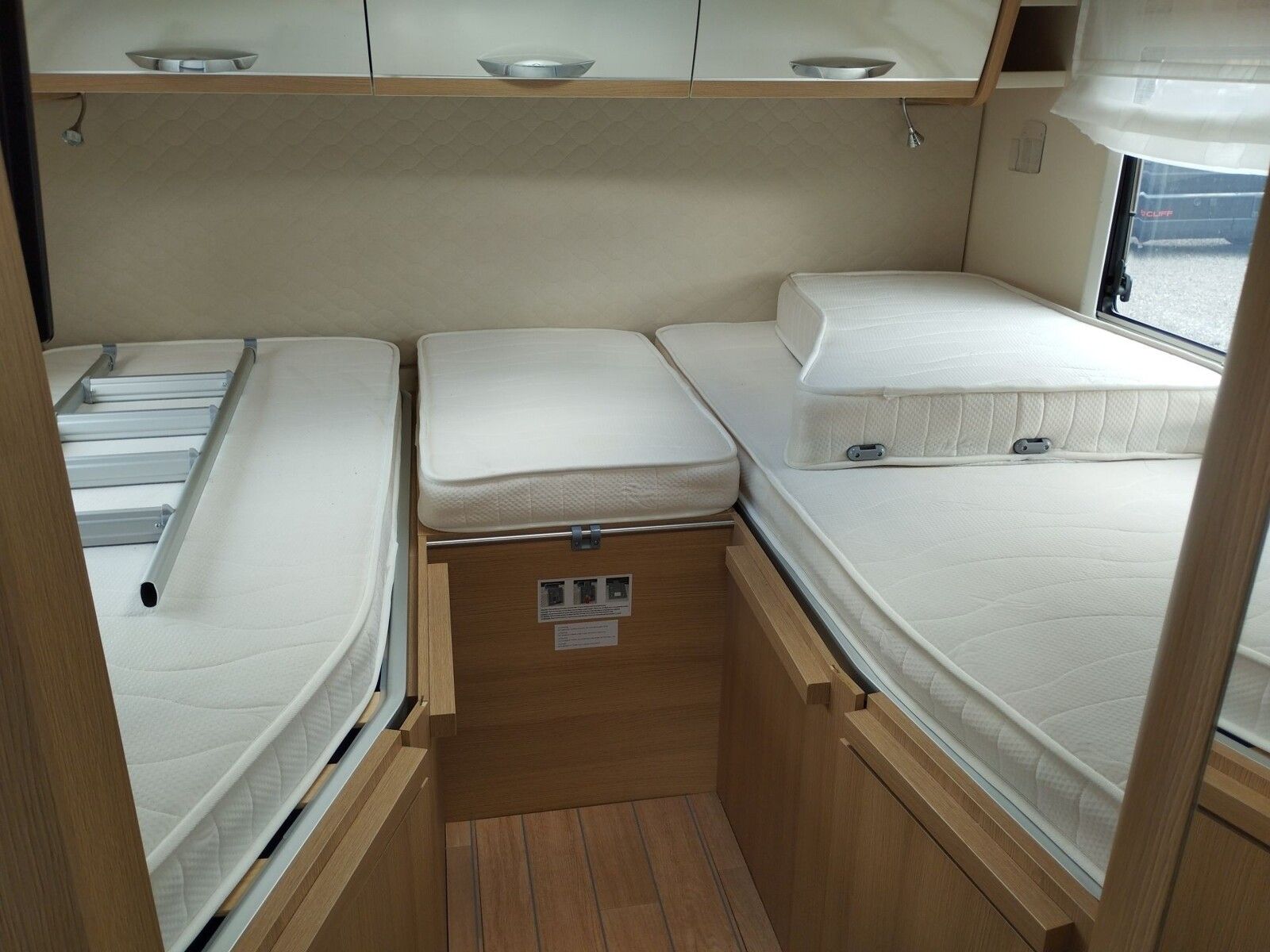 Fahrzeugabbildung Forster T 699 EB SAT,Solar,Markise,RK