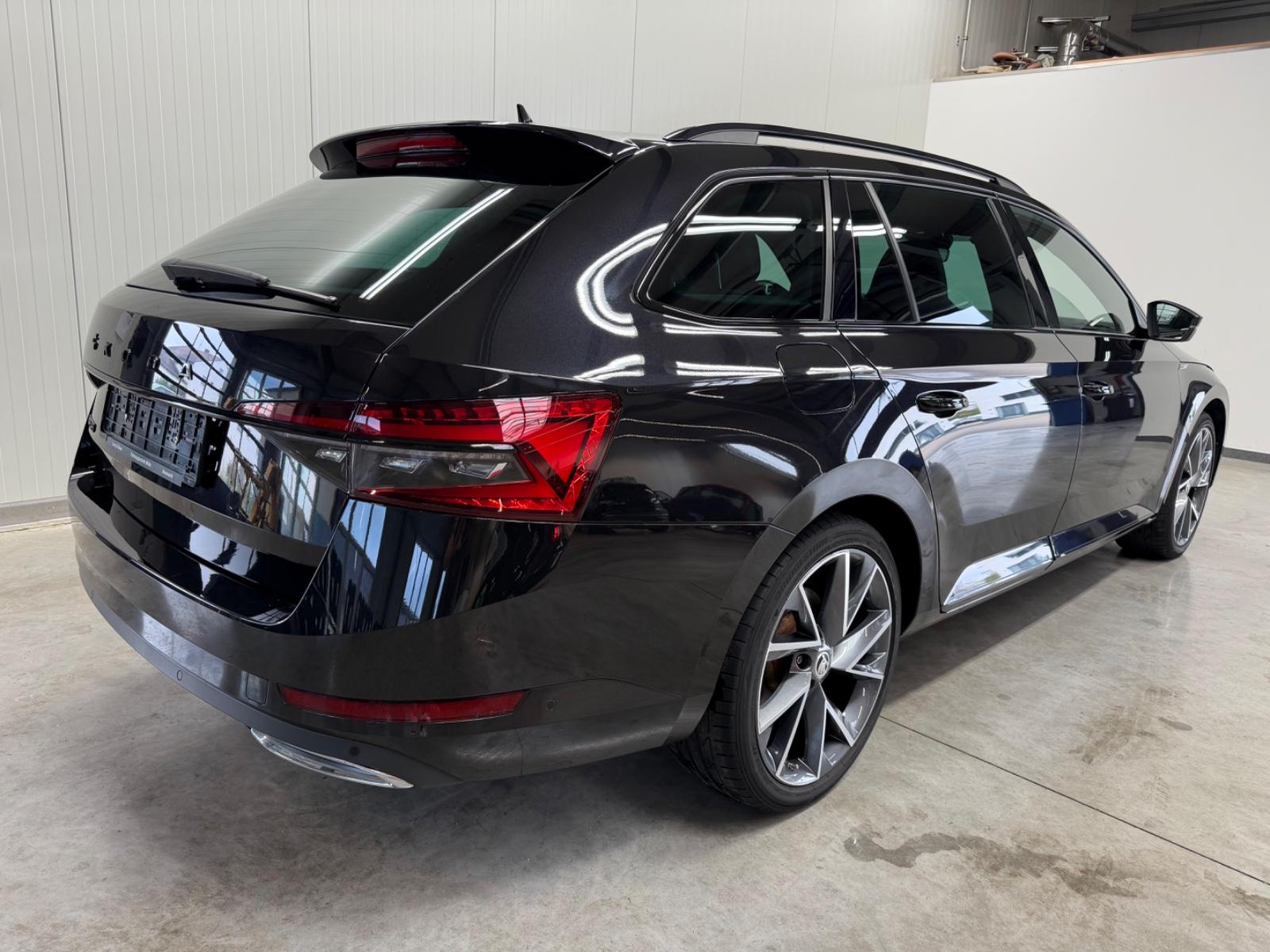 Skoda Superb Combi Sportline*AHK*Virtual*Amundsen