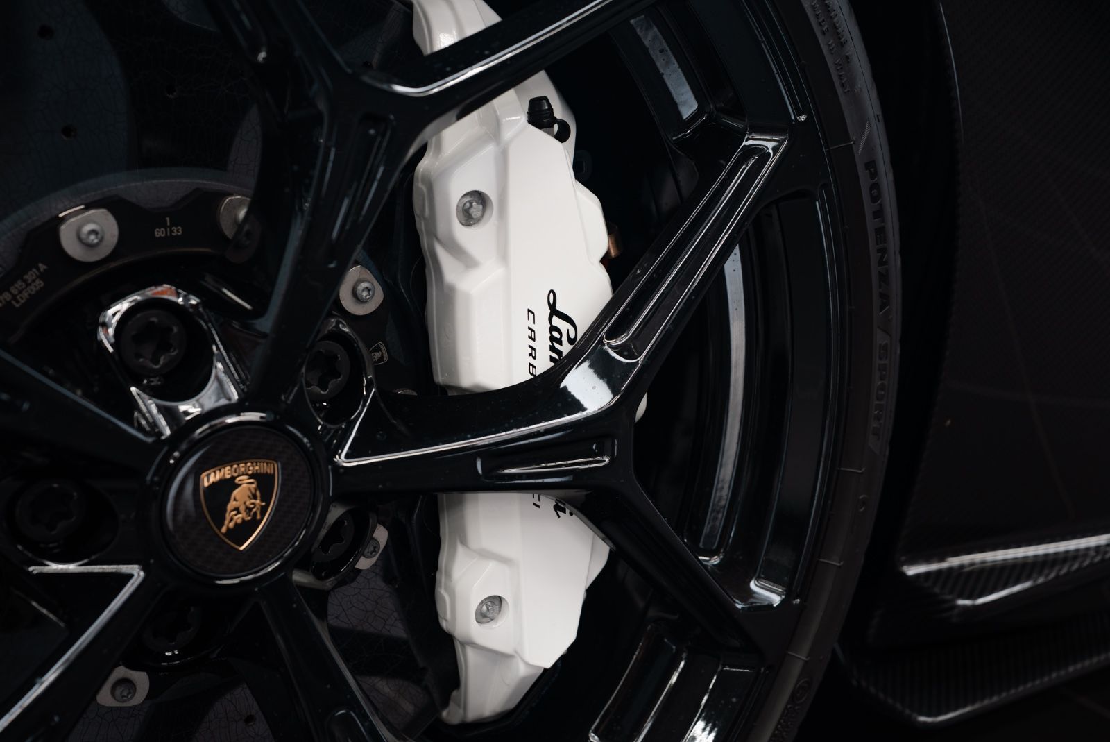 Fahrzeugabbildung Lamborghini Revuelto FULL CARBON/LIFT/PASSENGER/MY 26