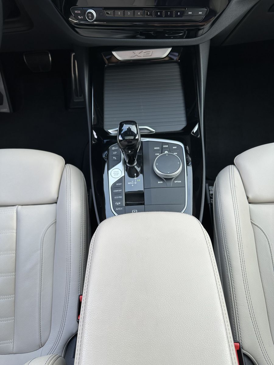 Fahrzeugabbildung BMW X3 xDrive30d M-Sport NAV+LASER+HEADUP+PANO+360°