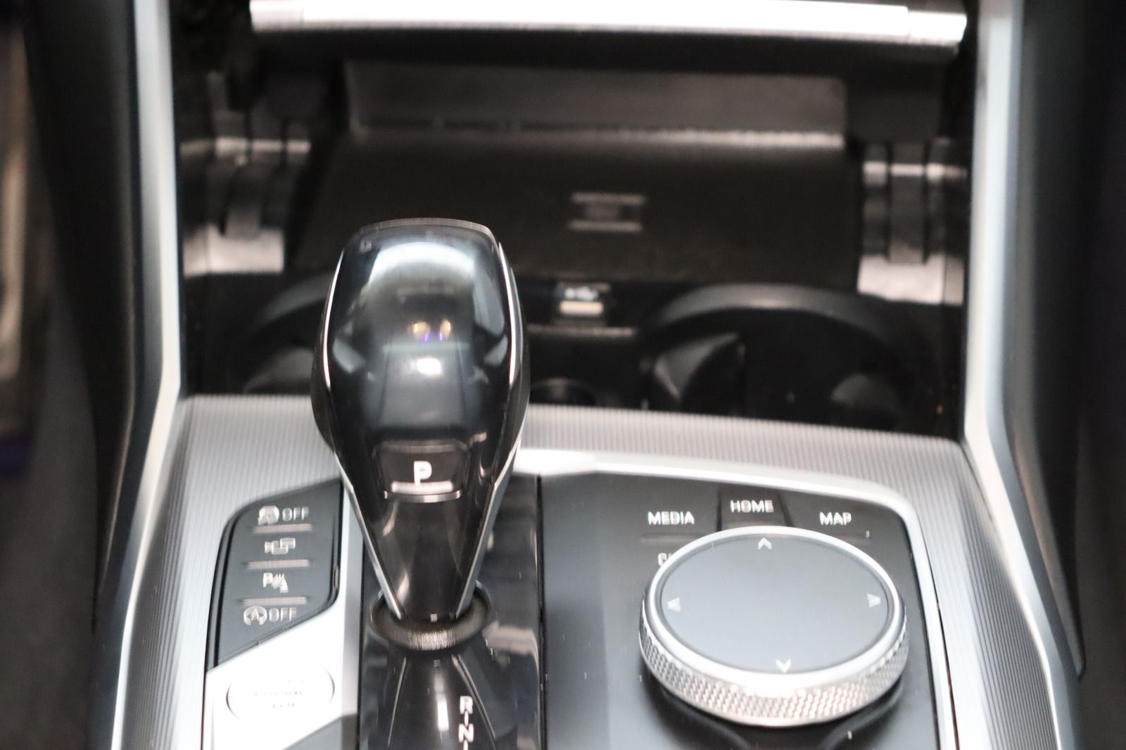 Fahrzeugabbildung BMW 320 d Touring M Sport * HUD * Pano *