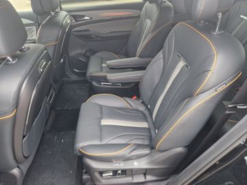 Bild 4 DFSK Forthing 4 U-Tour NOBLE 7 Sitze