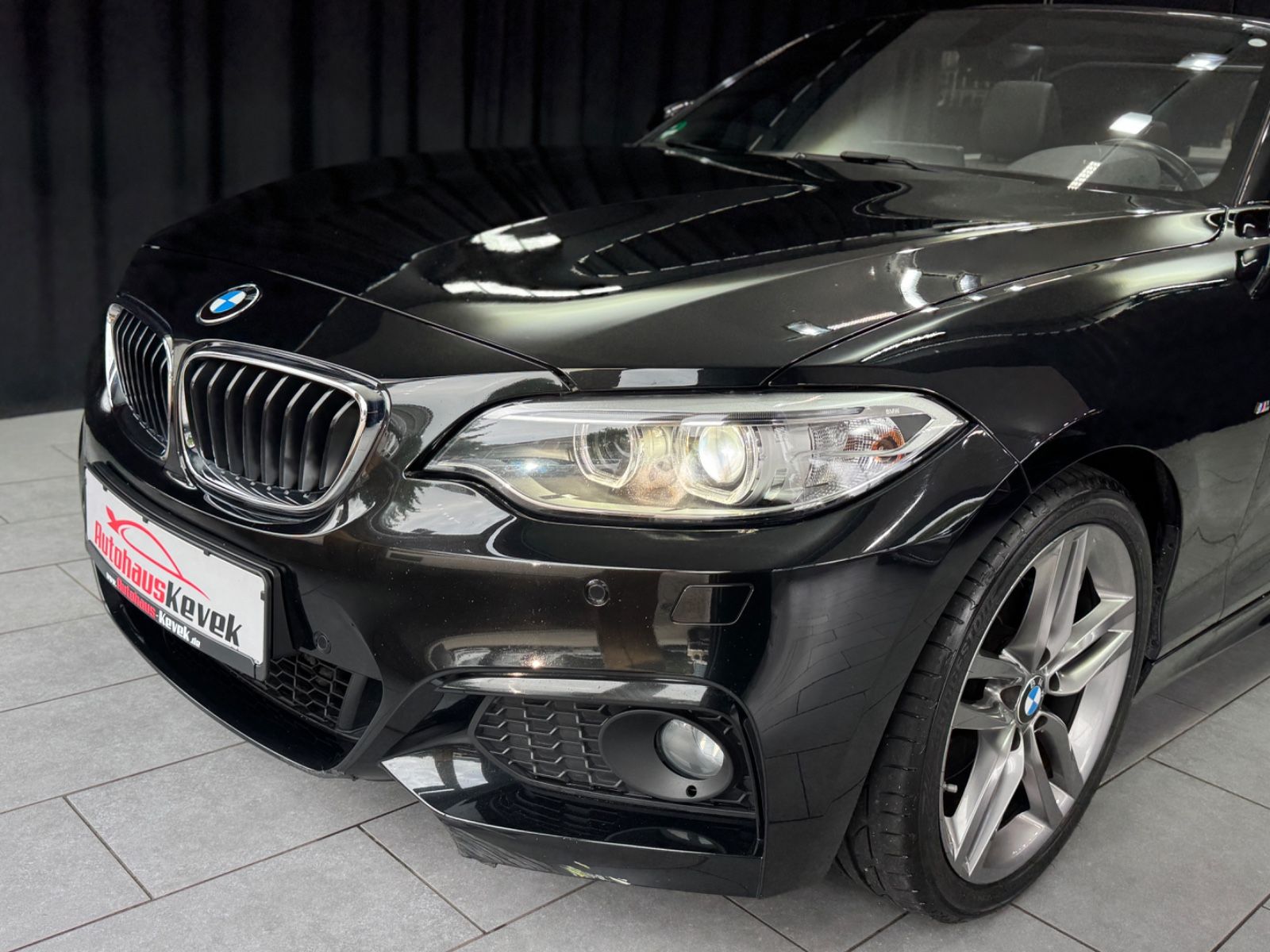 Fahrzeugabbildung BMW 220d Cabrio M Sport|LEDER|NAVI|AUTOMATIK|AHK|