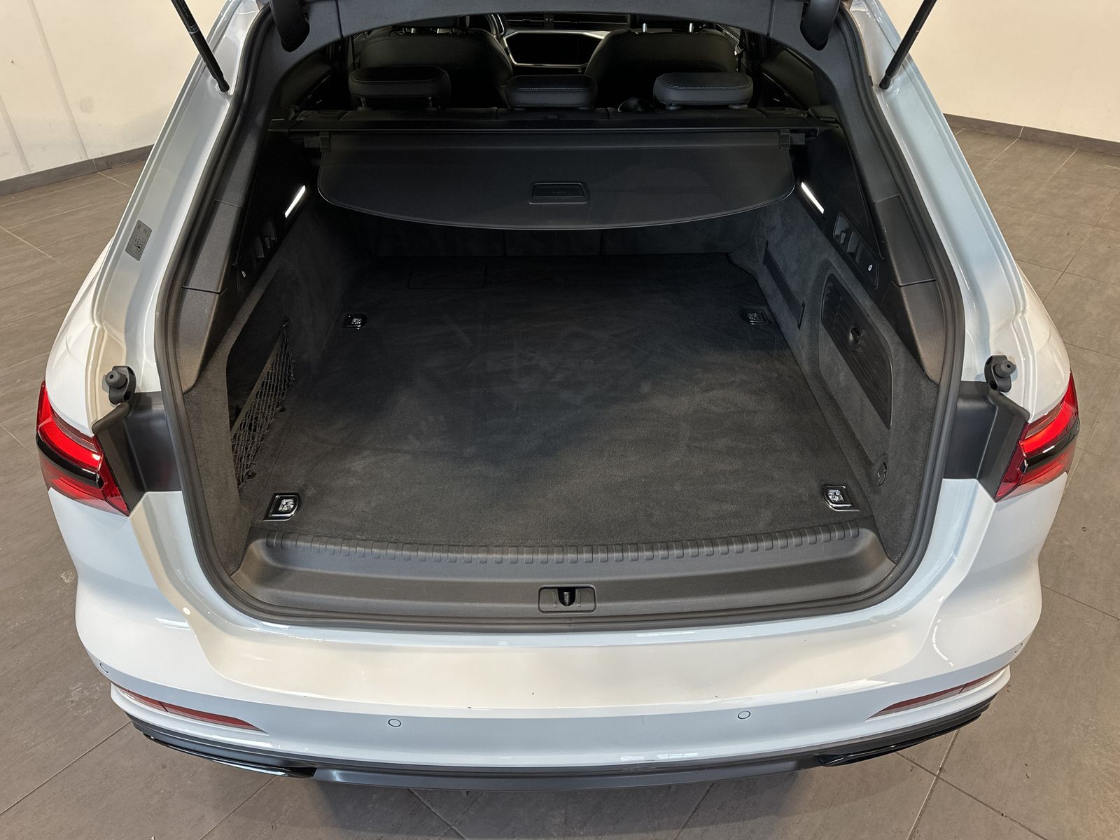 Fahrzeugabbildung Audi A6 Avant 50 TFSI e Qu S-Line NAV+LED+VCOCK+20ZO