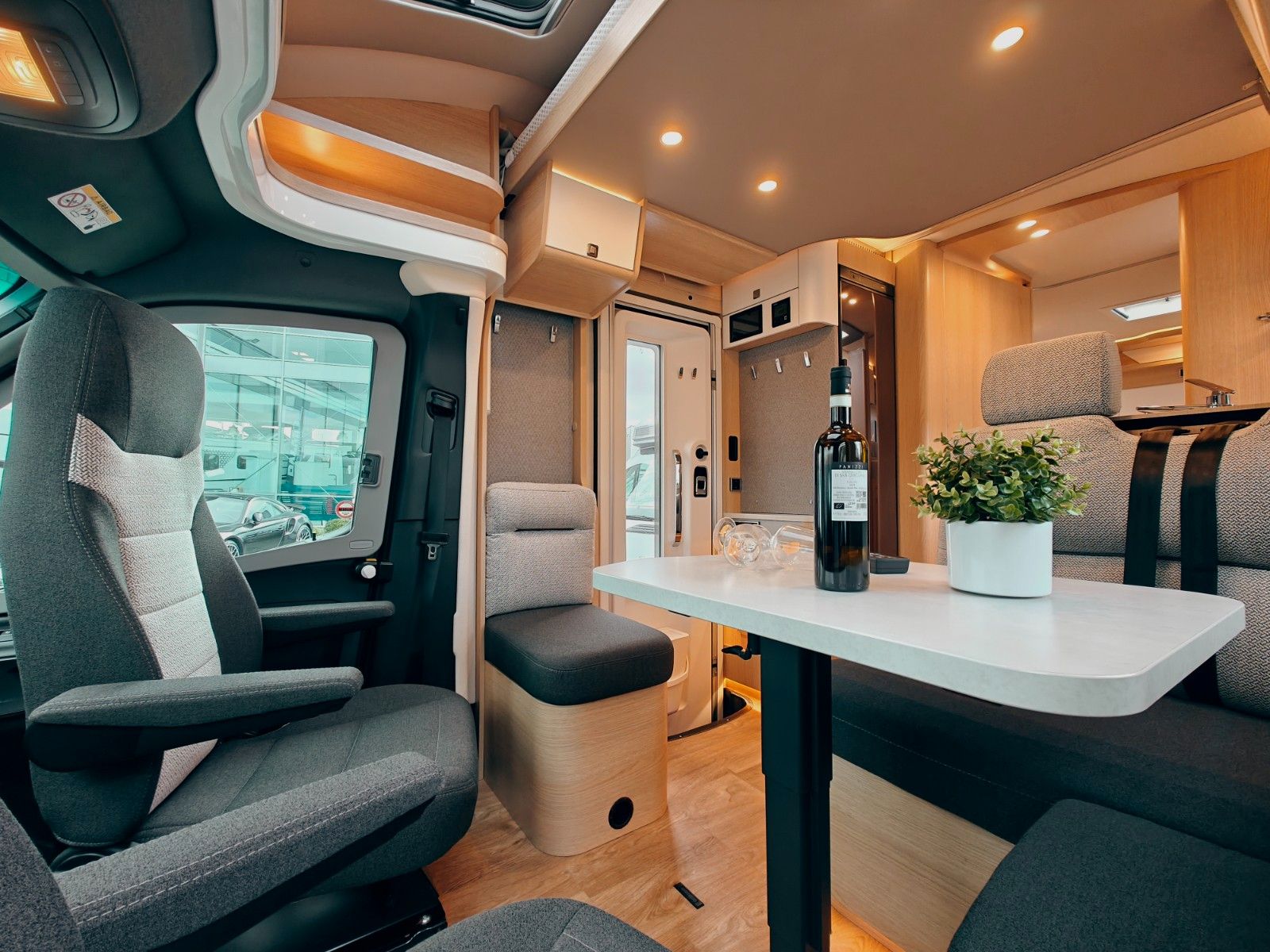 Fahrzeugabbildung HYMER / ERIBA / HYMERCAR B-KLASSE MC T 680 - AUS ERSTBESITZ