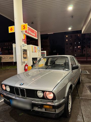 BMW 1986 BMW E30 318i H Kennzeichen wenig Rost...