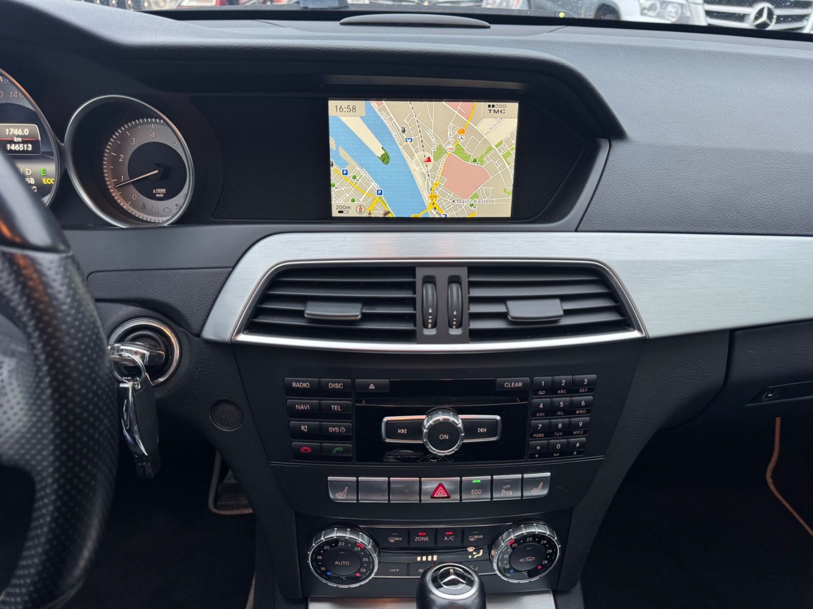 Fahrzeugabbildung Mercedes-Benz C 180 C -Klasse Coupe AMG-Line*Pano*Kamera*LED