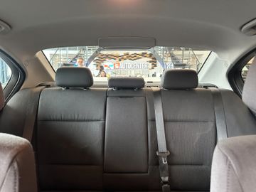 MYAUTOCENTER – Gebraucht- und Jahreswagen mit Werkstattservice in Pfaffenhofen BMW 318 *Klima*TÜV1027*KLIMA*PDC*