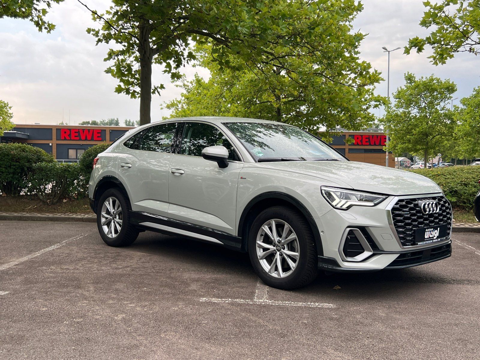 Fahrzeugabbildung Audi Q3 40 TFSI Sportbach Qua. +Komfortzugang+Allrad