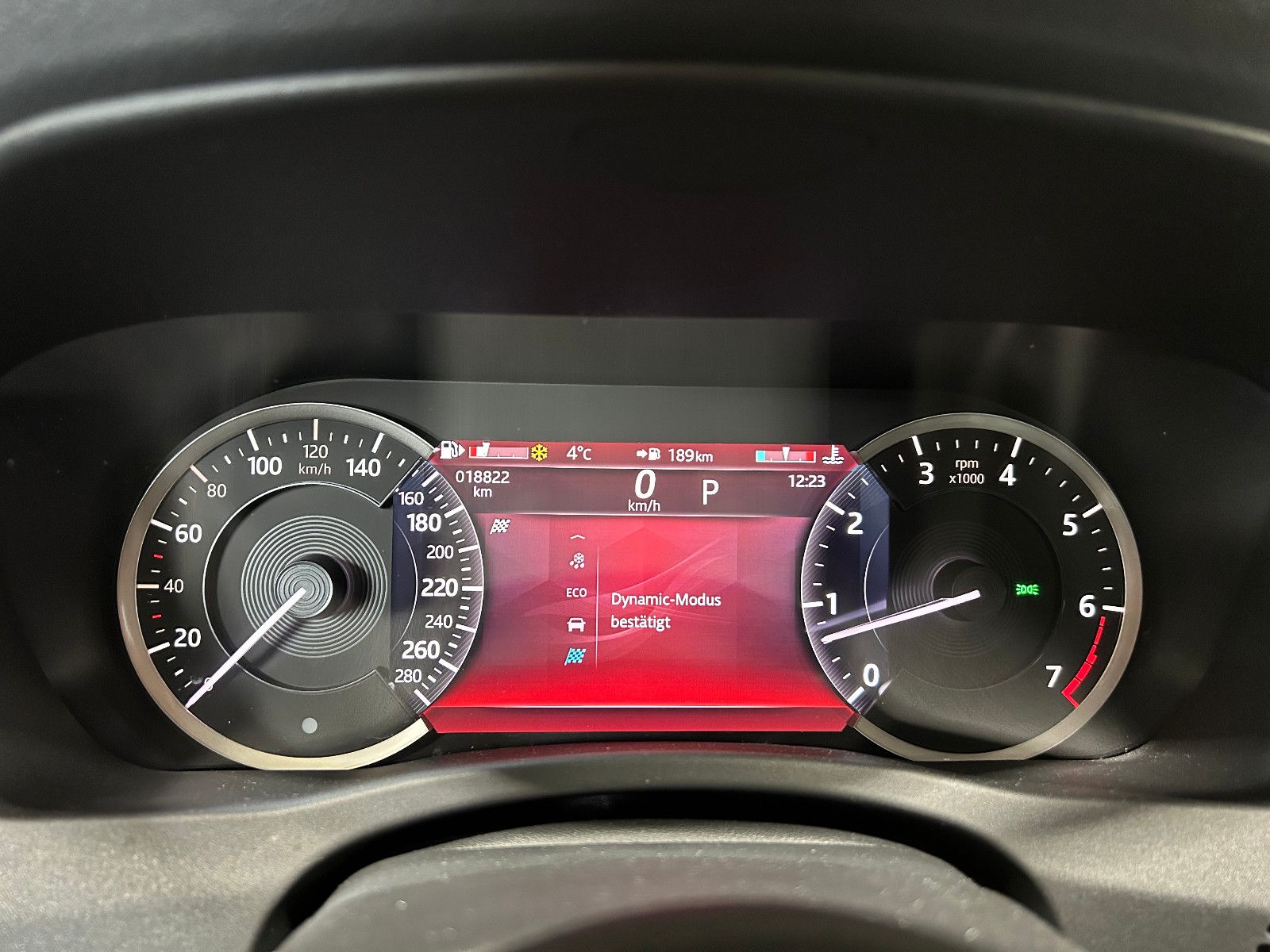 Fahrzeugabbildung Jaguar XE S/APPLE/KAMERA/SHZ/KLIMA/1.HAND