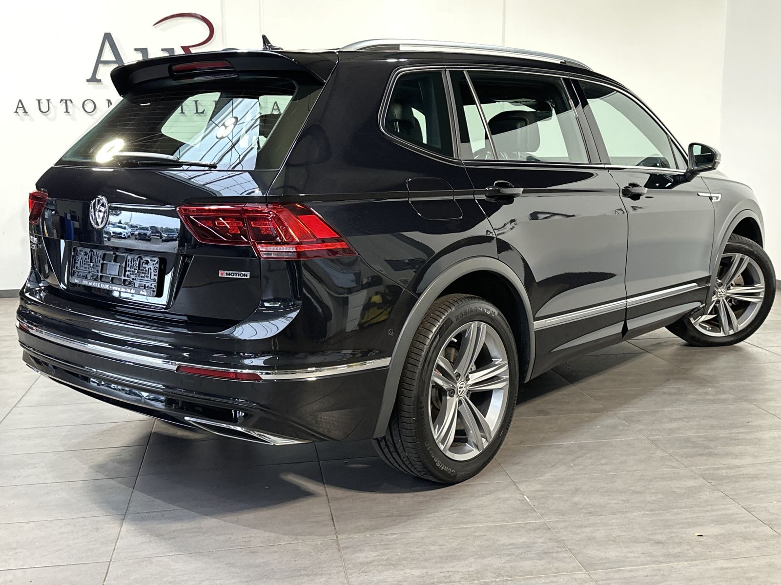 Fahrzeugabbildung Volkswagen Tiguan Allspace 2.0 TDI 4M R-Line NAV+LED+PANO