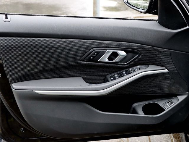 BMW 320, 2023 — 17
