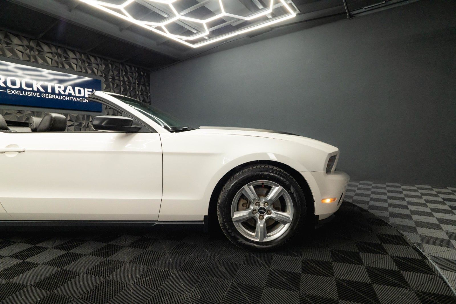 Fahrzeugabbildung Ford Mustang 3.7 V6 GT Cabrio | TÜV 2028 | 4Season