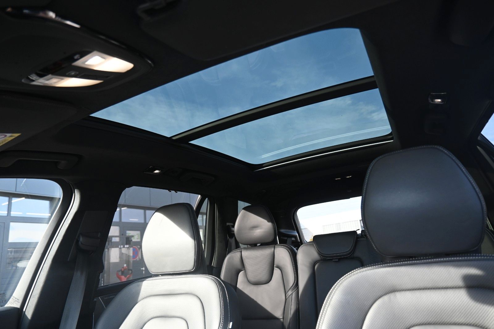 Fahrzeugabbildung Volvo XC90 T8 AWD Ultimate Dark*STDHZG*360°*LUFT*0,5%