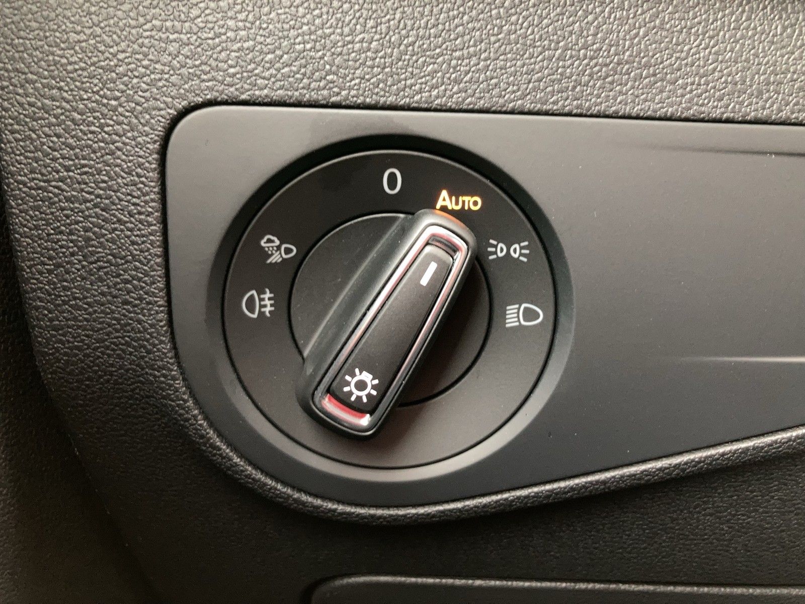 Fahrzeugabbildung Volkswagen Tiguan TSI Elegance 4M DSG Matrix Navi ACC STH A