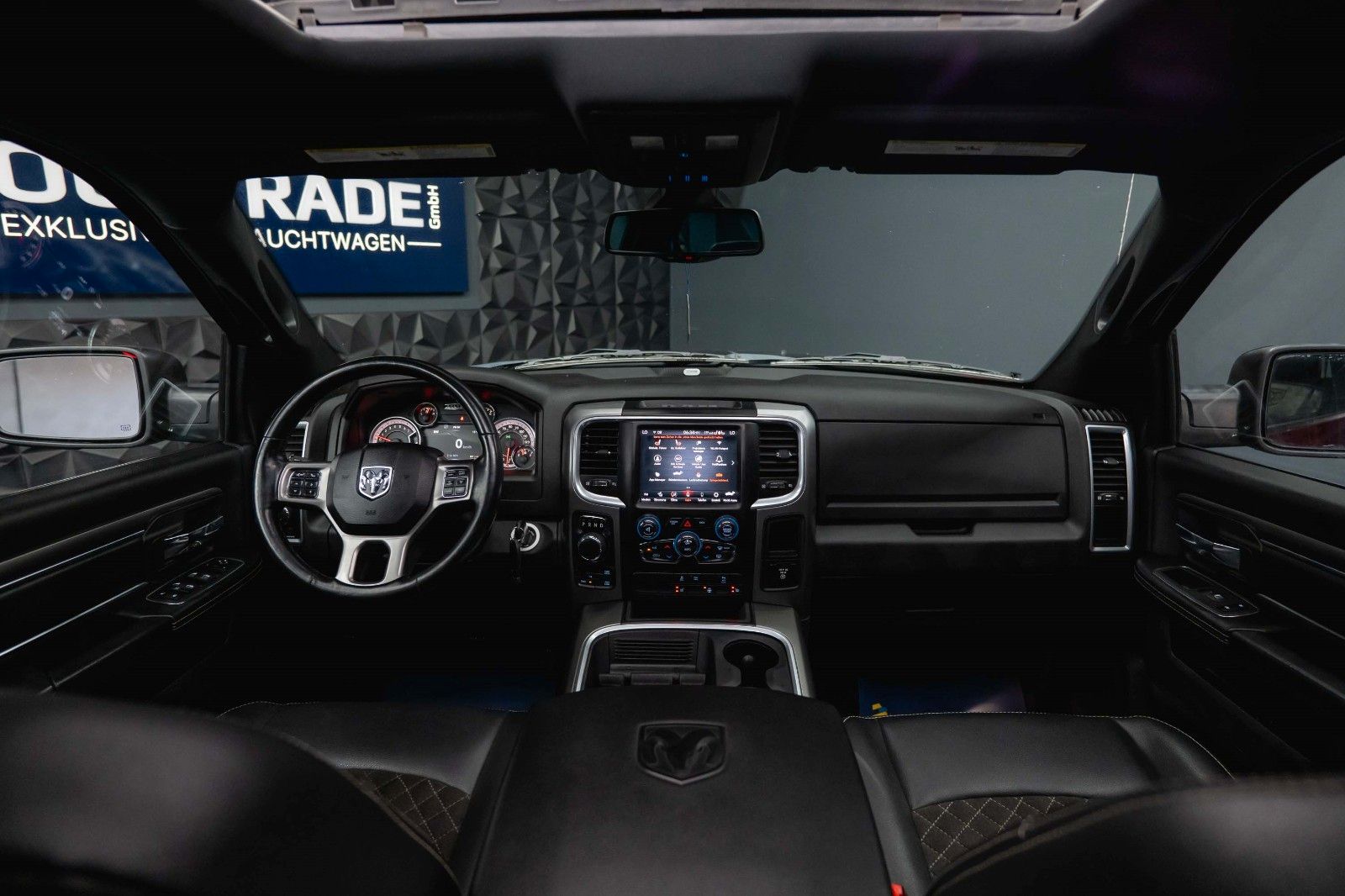 Fahrzeugabbildung Dodge RAM 5.7 V8 HEMI 4x4 OFFROAD Night-Paket *LED*AHK