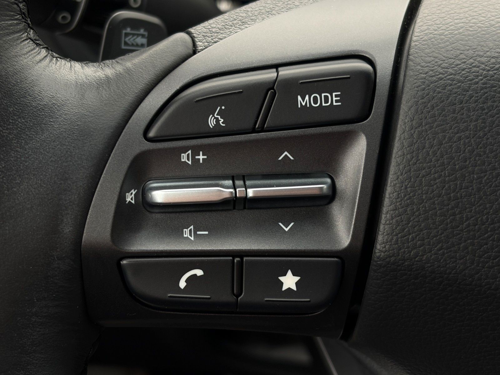 Fahrzeugabbildung Hyundai Kona Select Elektro Kamera CarPlay ACC SHZ LHZ