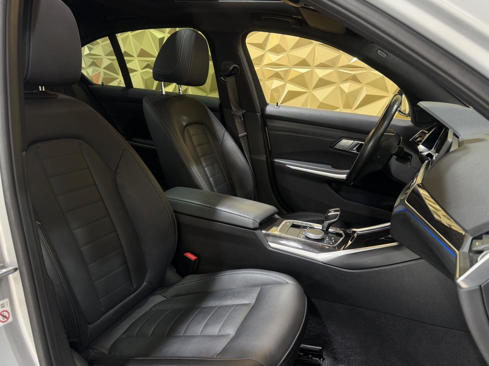 BMW 330 i xDrive Lim. Luxury Line|1.HAND|NAVI|LEDER|