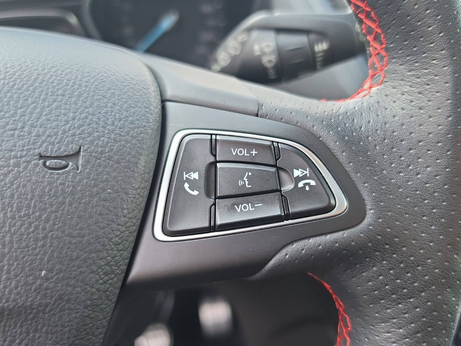 Fahrzeugabbildung Ford Kuga ST-Line Panorama-Dach Kamera Alcantara AHK