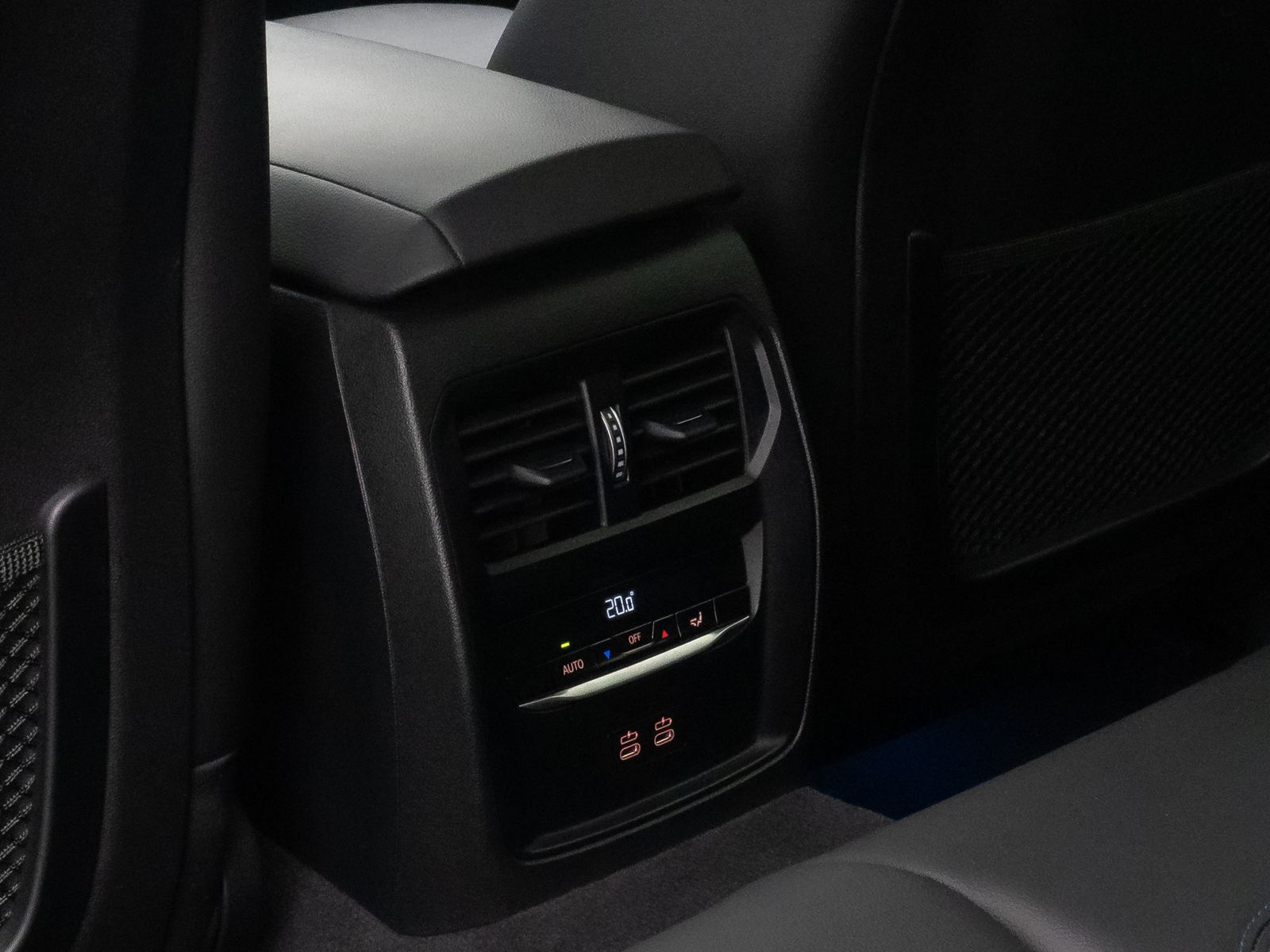 Fahrzeugabbildung BMW 330e xD M Sport HUD DAB Kamera Komfort 18Zoll