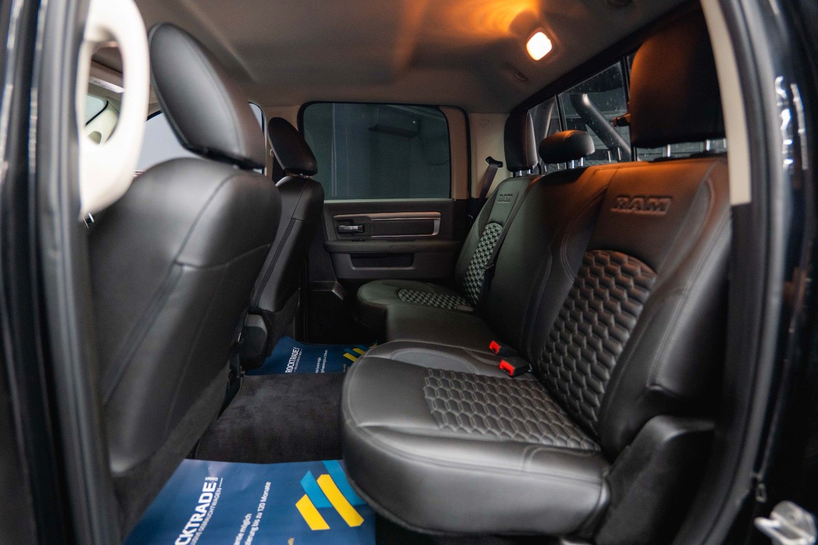 Fahrzeugabbildung Dodge RAM 5.7 V8 HEMI 4x4 OFFROAD Night-Paket *LED*AHK