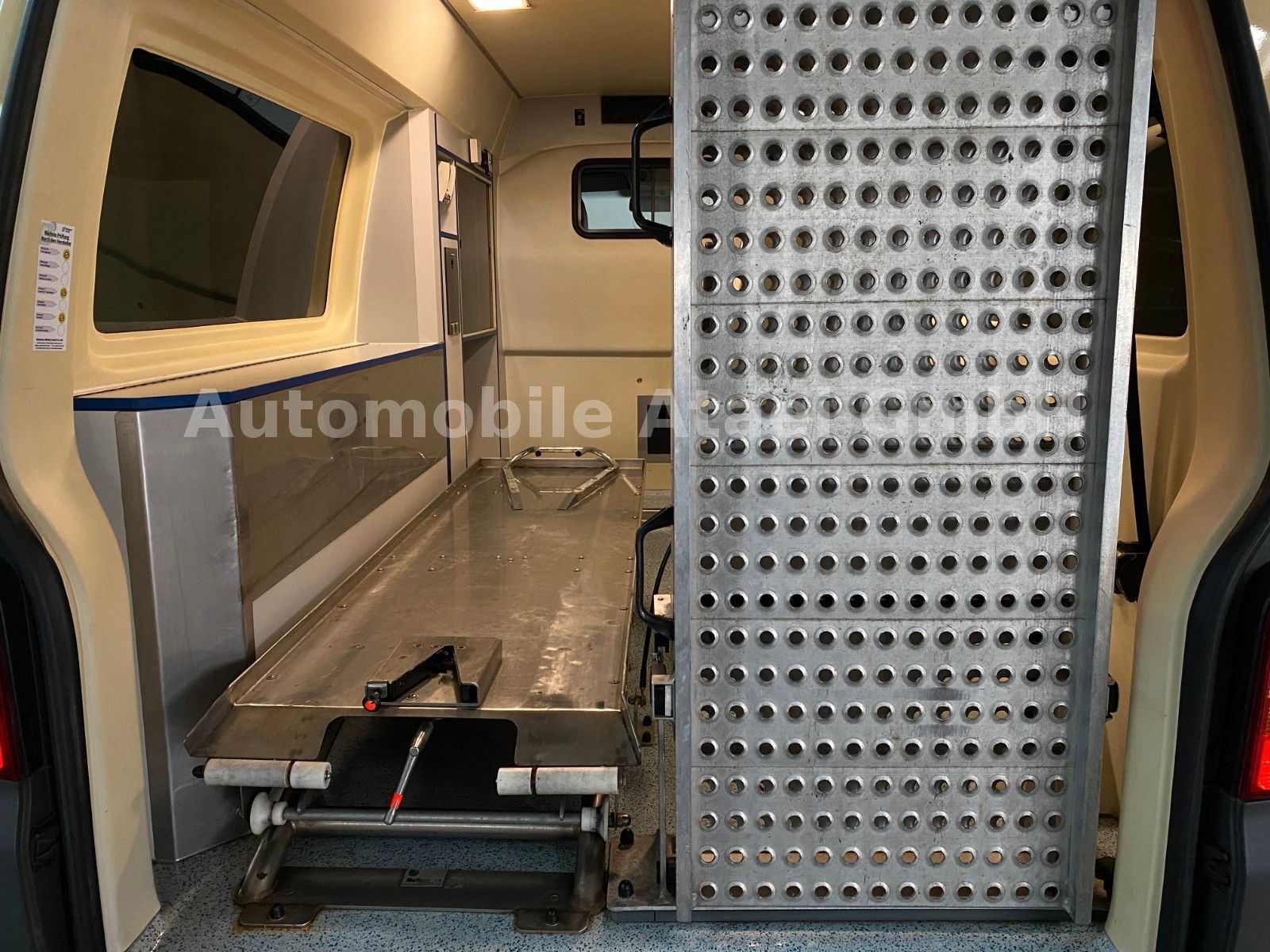 Fahrzeugabbildung Volkswagen T5 2.5 TDI *KTW* 1.Hand+ Klima (9558)