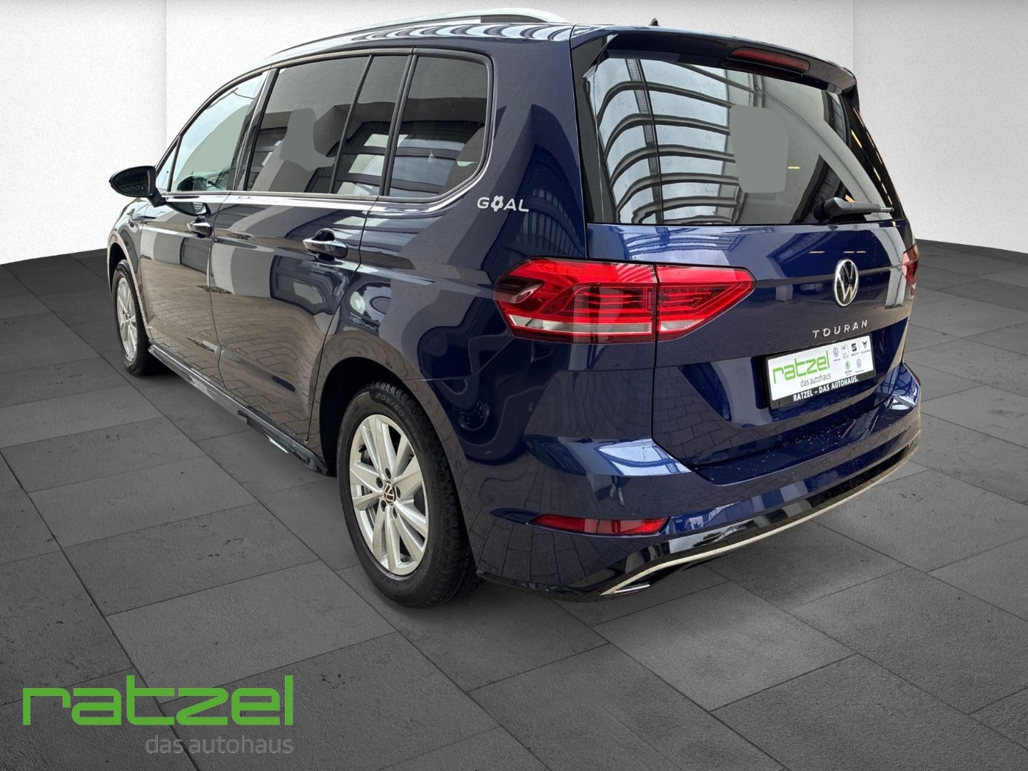 Fahrzeugabbildung Volkswagen Touran R-LINE 1.5 TSI DSG 8-fach+7-Sitzer+AHK