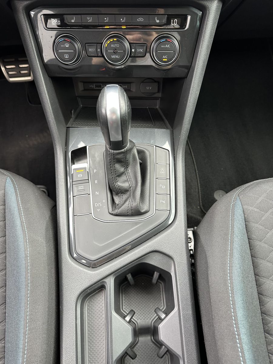 Fahrzeugabbildung Volkswagen Tiguan 1.5 TSI DSG IQ-DRIVE NAV+ACC+SHZ+17ZO+1HD