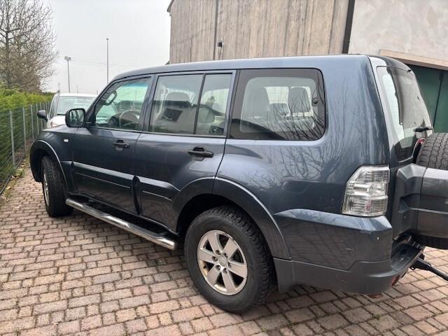 MITSUBISHI PAJERO 3.2 DI-D 16V AUT. 5P. INSTYLE 170 ch BVA - Historique Entretien Disponible