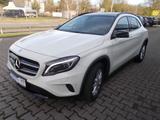 Mercedes-Benz GLA 200 Navi Rückfahrkamera uvm. - Mercedes-Benz GLA 200 mit Benzin-Antrieb